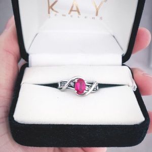 Stunning Ruby ring